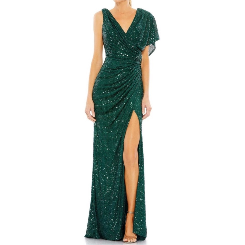 Mac Duggal Emerald Gown Size 0 New
$498